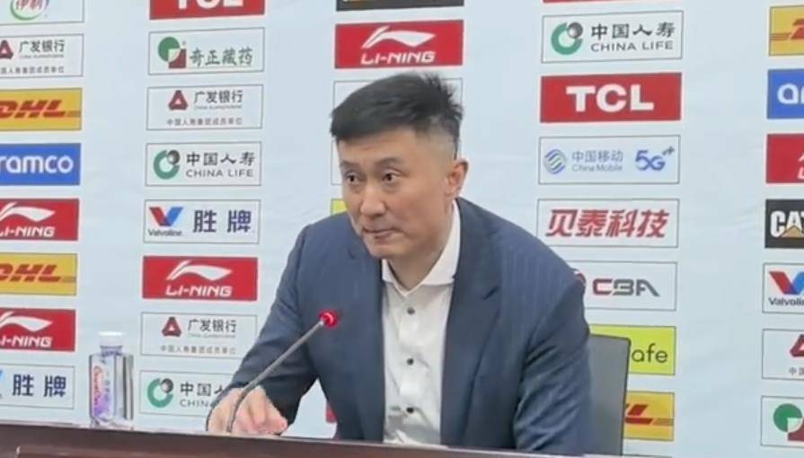 包含欧洲顶尖篮球教练受聘CBA俱乐部担纲主帅的词条