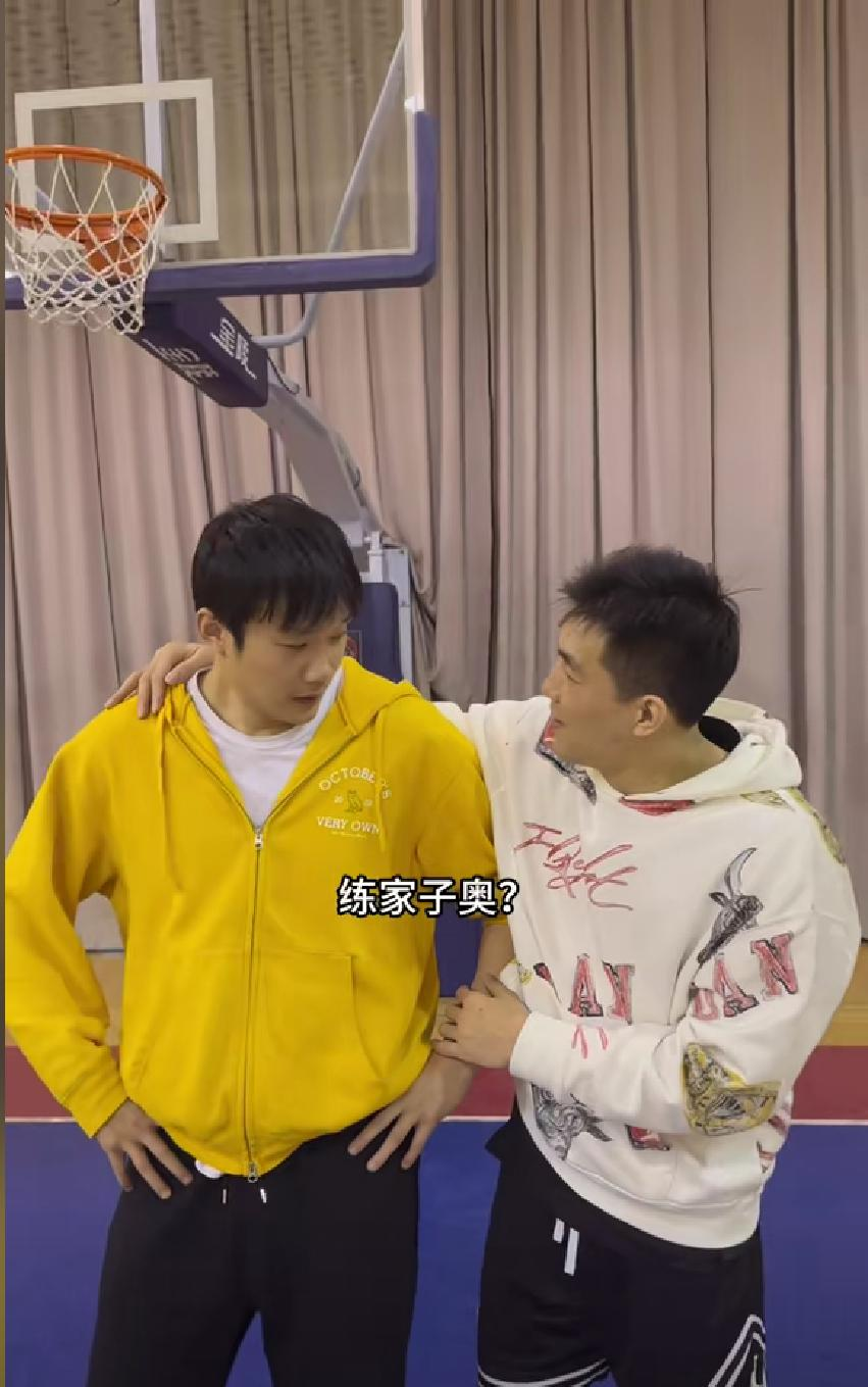 梦幻联动！翟晓川更新社媒发布与丁彦雨航打球视频