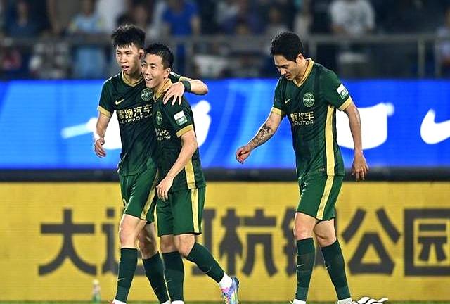 战术出奇制胜，球员为团队带来胜利的信心