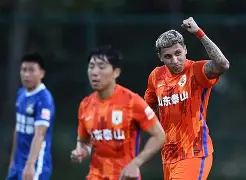 包含桑塔克鲁斯队收购外援，力求提升实力的词条