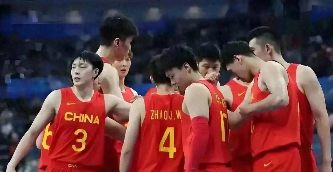 男篮热身赛-余嘉豪两双胡明轩13分中国胜荷兰